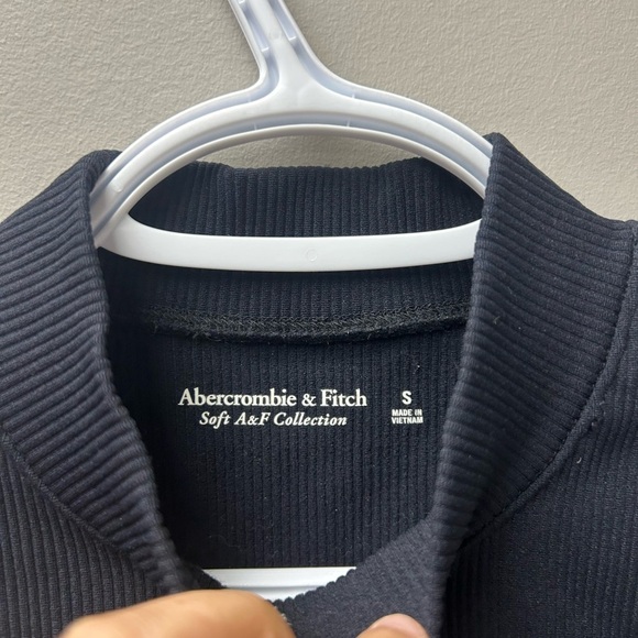 Abercrombie & Fitch Black Ribbed Mock Neck Tank Top - Picture 4 of 4